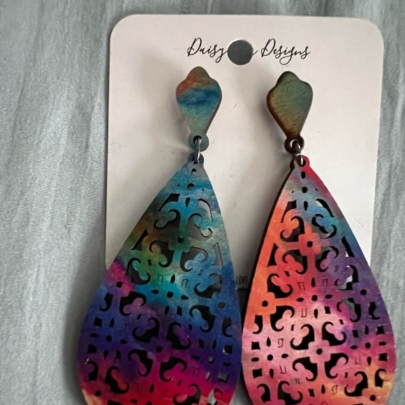 New Daisy Ray Designs Laser Cut Wood Earrings - Picture 1 of 3